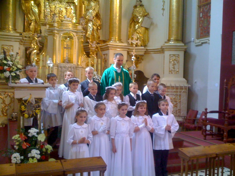 Uczniowie klasy II w Kościele w Krasnobrodzie